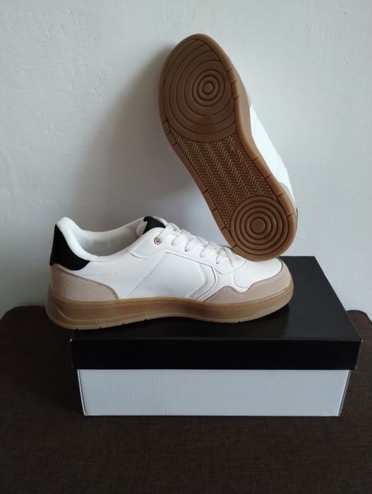 Nowe męskie sneakersy białe R - 42