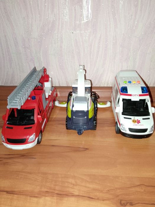 Детская  инерционная игрушка - АВТОМОБИЛЬ , машинка