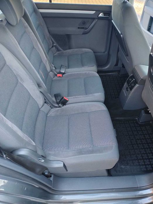 Volkswagen Touran 2.0 TDI 140 KM STYLE 7 os. HAK Zadbany