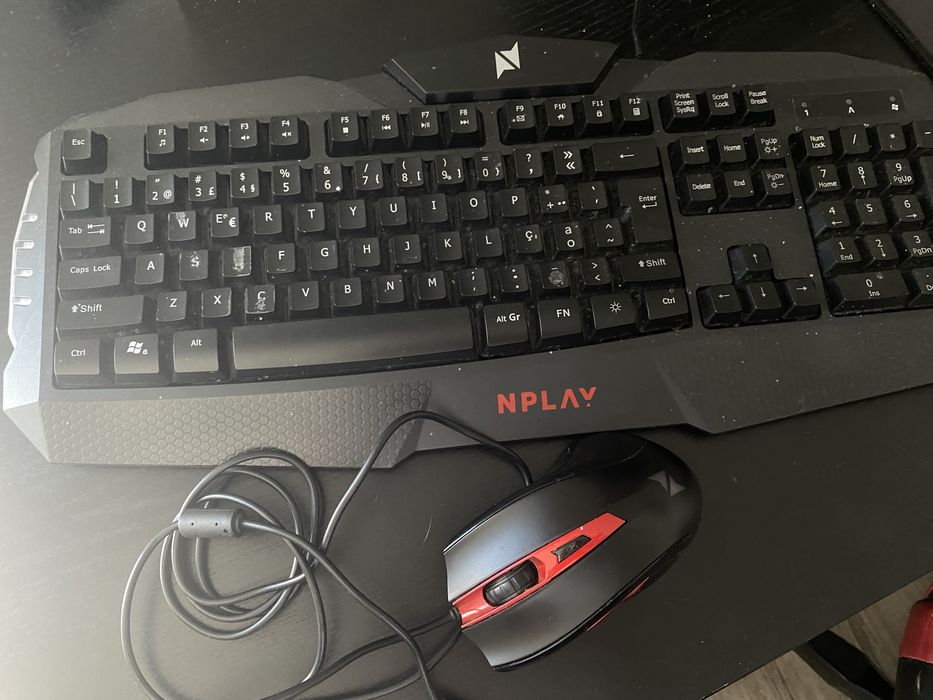 Vendo conjunto de teclado e rato usado