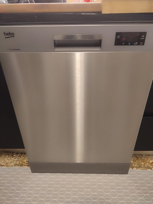 Vendo BEKO DFN16420X máquina da loiça