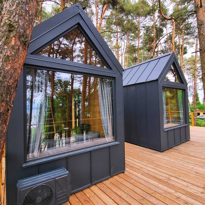 Jezioro Nyskie. Domki na drzewach Skorochów-Nysa