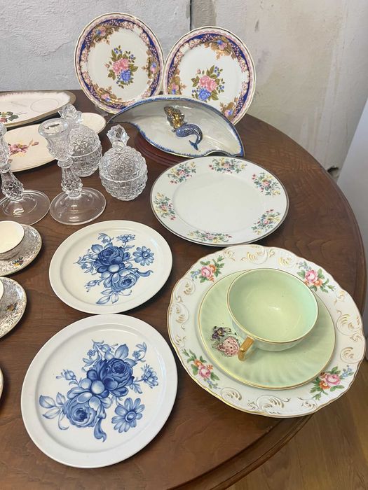Lote Exclusivo de Porcelanas Finas e Cristais – Estado Impecável