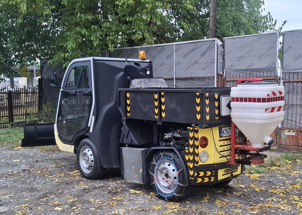 Pojazd karcher pług i posypywarka super stan transport