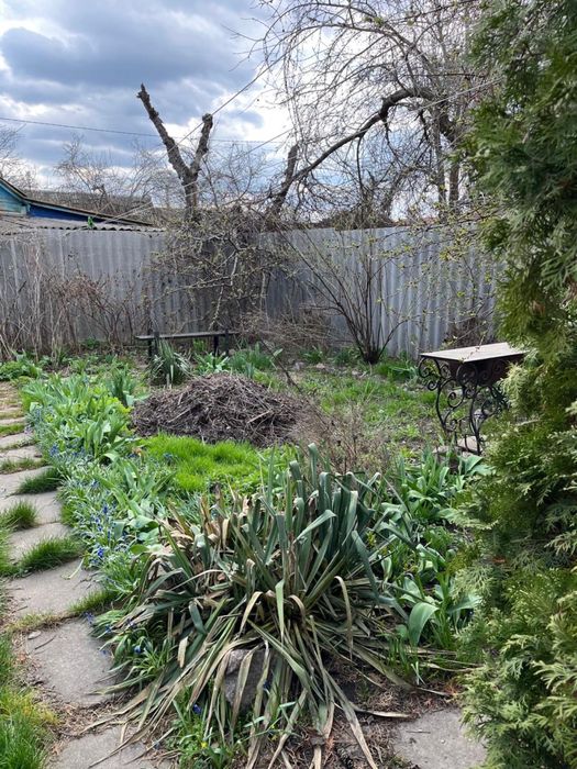 Продам 1/2 окремий двір , 25 школа !