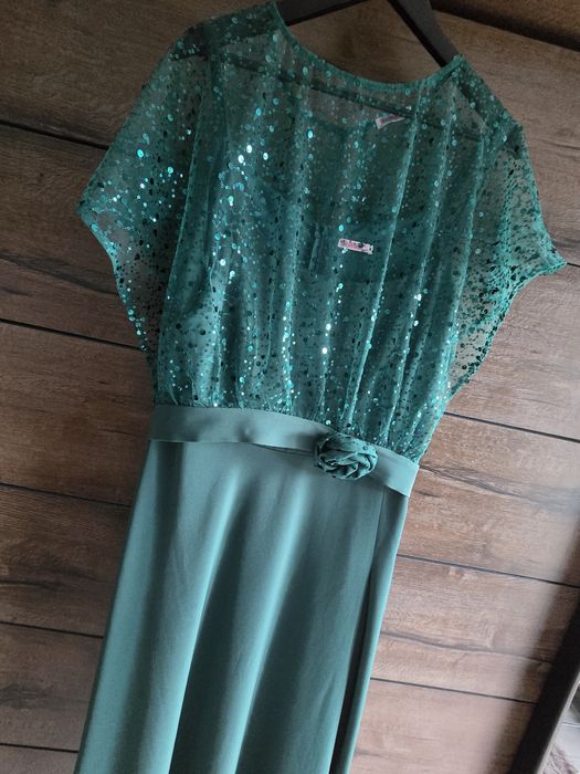 Elegancka sukienka z bolerkiem cekinowym