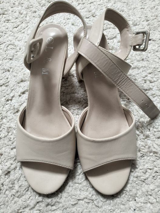 Босоніжки 39 розмір