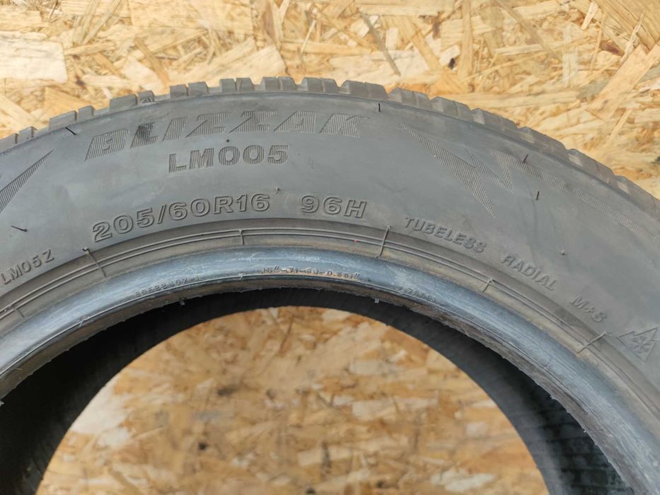 Opony Zimowe Bridgestone Blizzak LM005 205/60/16 R16 2 szt. 6mm
