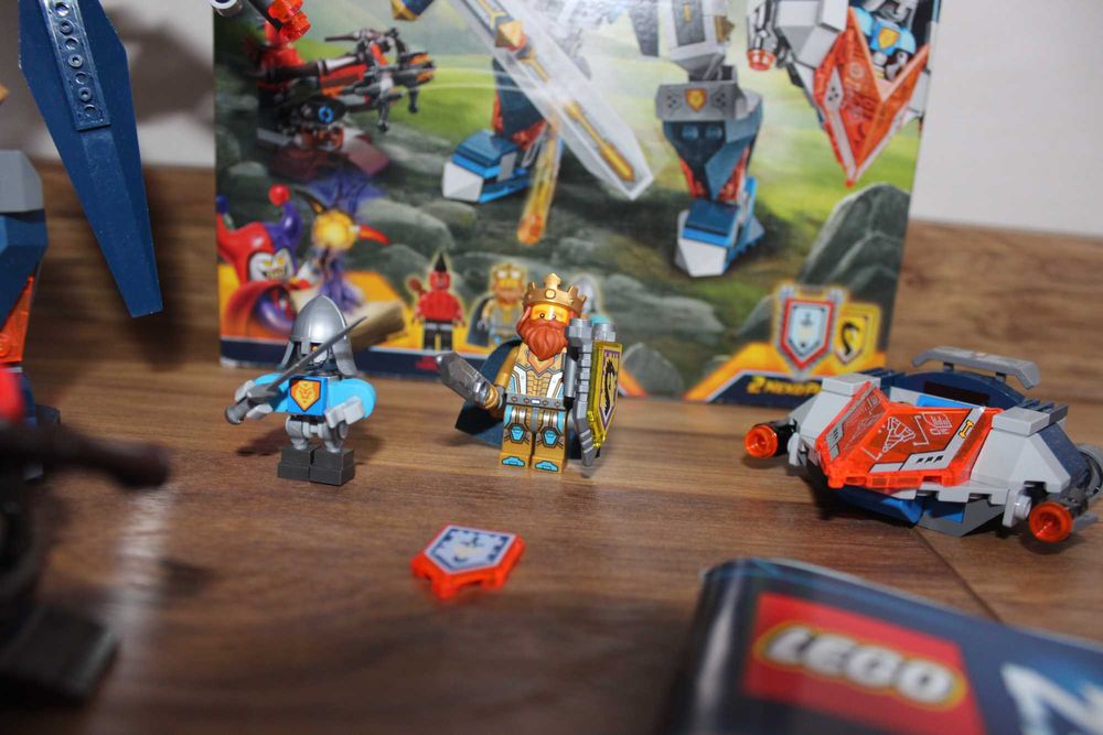 LEGO Nexo Knights 70327 Królewski Mech