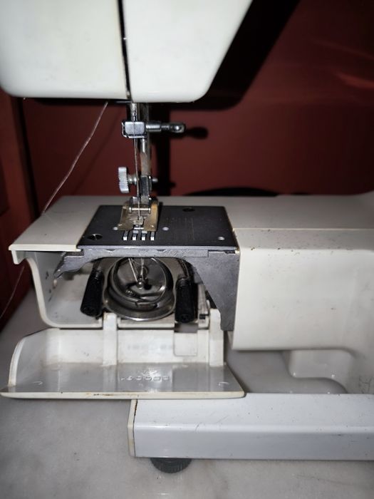 Máquina de costura portátil