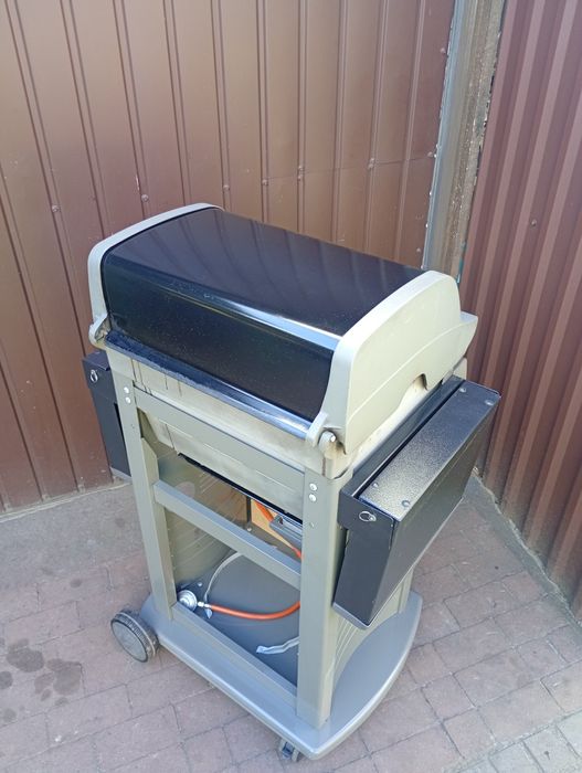 Duży grill gazowy
