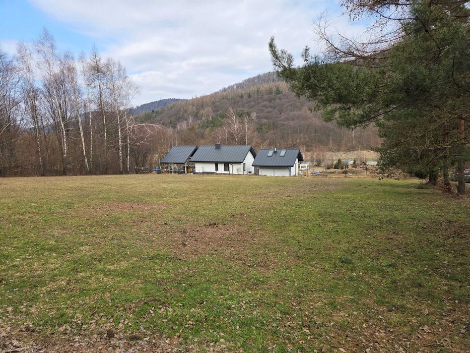 Twoje miejsce w Beskidzie Niskim: Działki blisko jeziora i gór.