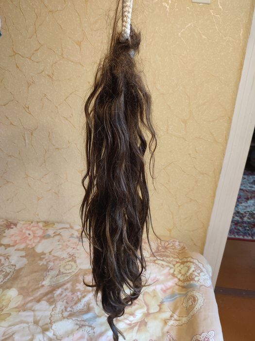 Волосся не фарбоване, коса дівоча