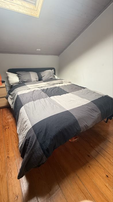 Estrutura de cama de casal, mais colchão 140cm x 200cm