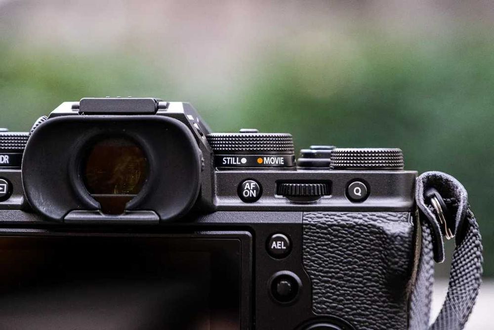 Máquina Fotográfica FUJIFILM X-T4 Prateado (APS-C)