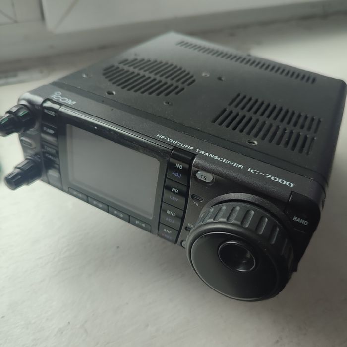 Трансивер Icom ic-7000 КВ-УКВ 100ват.