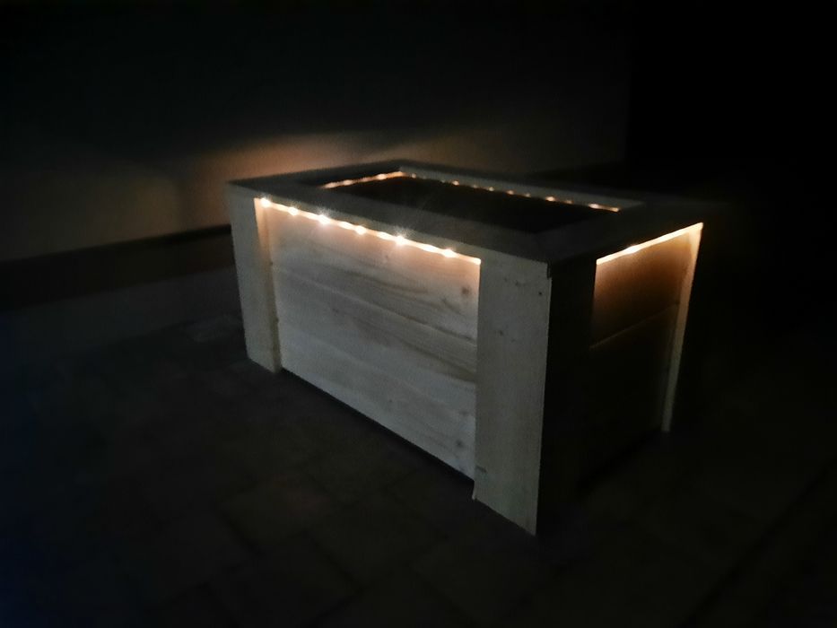 Drewniana donica led