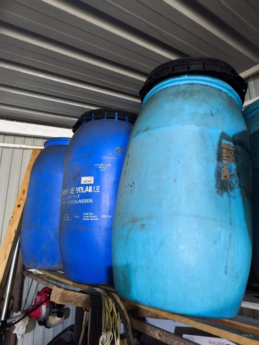 Depósitos com tampa 200 L