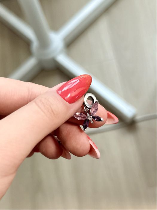 Różowy motyl charms s295