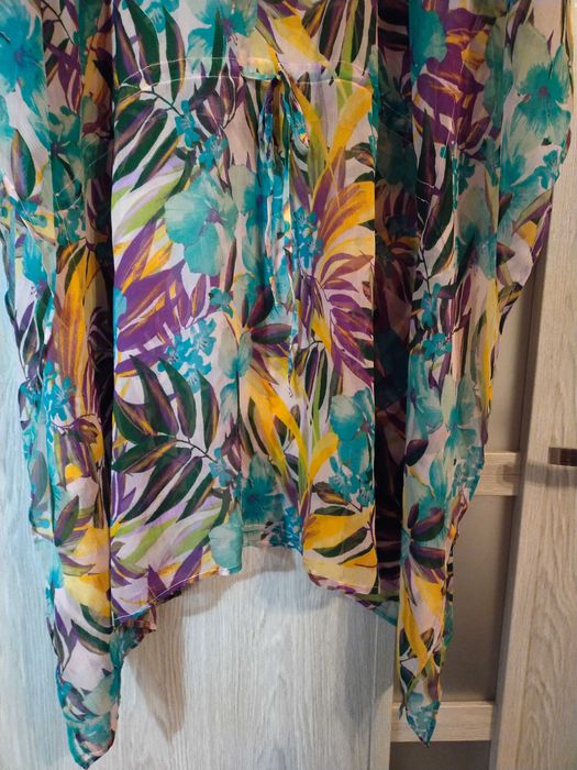 Letnie modne pareo damskie