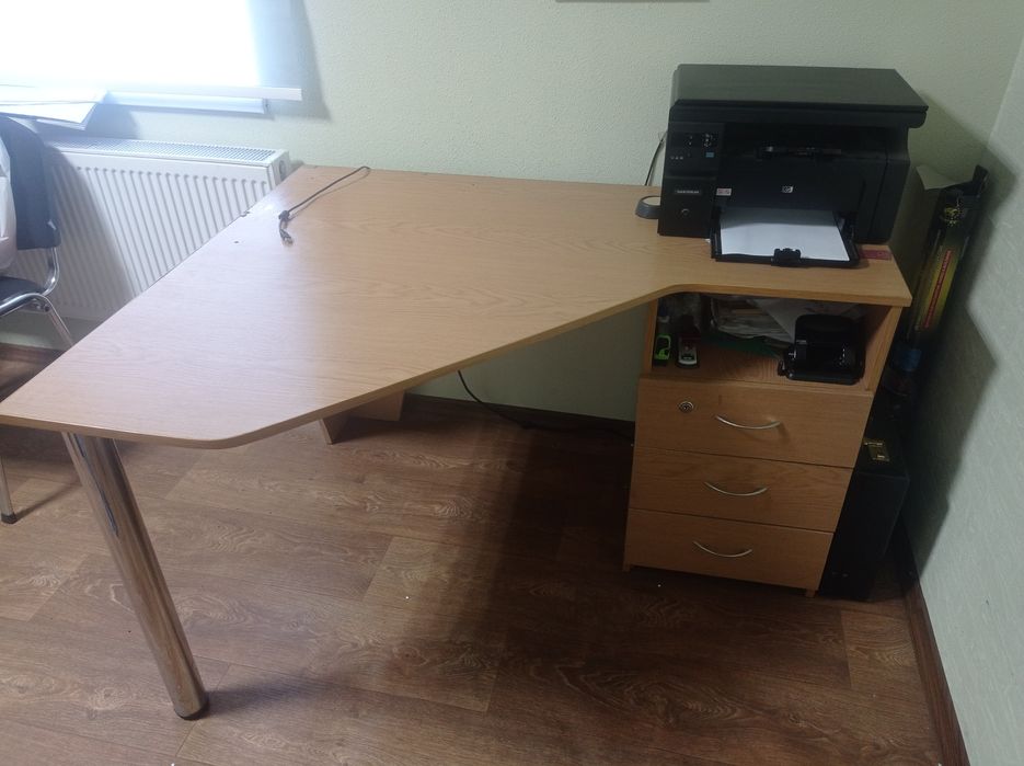 Столи офісні кутові