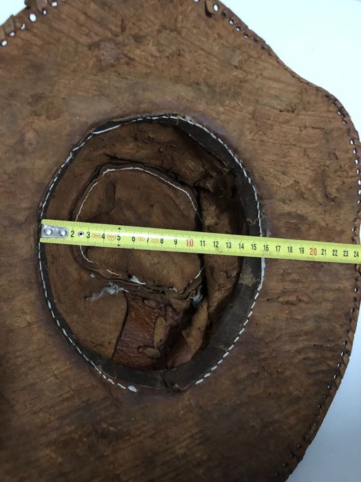 Chapéu antigo em couro