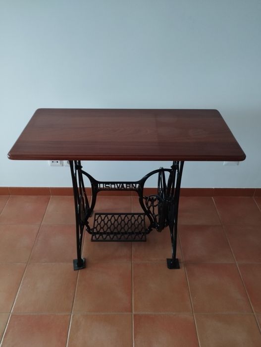 Mesas de costura Singer e Husqvarna