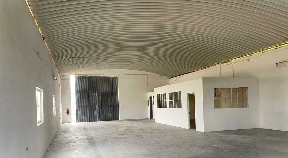 Arrendo Armazém com 350 m2 em Benavente