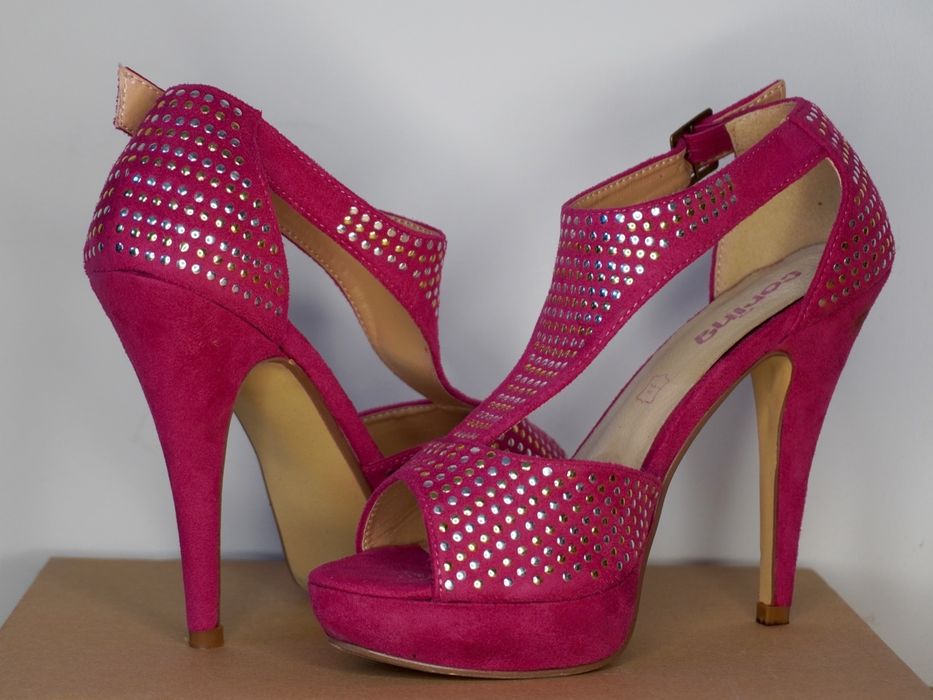 Sapatos de salto alto rosa