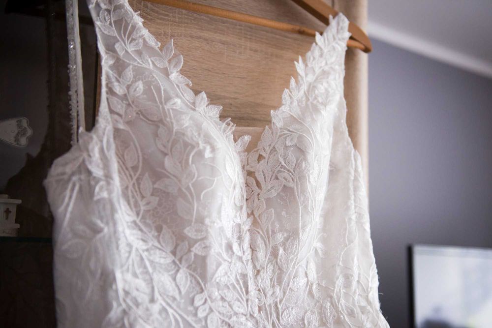 Suknia ślubna z trenem