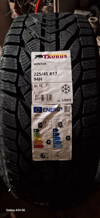 Opony zimowe nowe 225/45/17 25rok