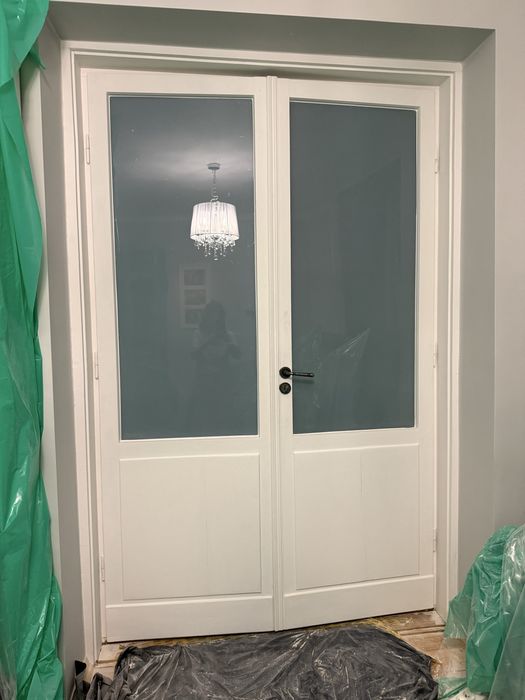 Drewniane drzwi  dwuskrzydłowe z przeszkleniem 235×150 cm