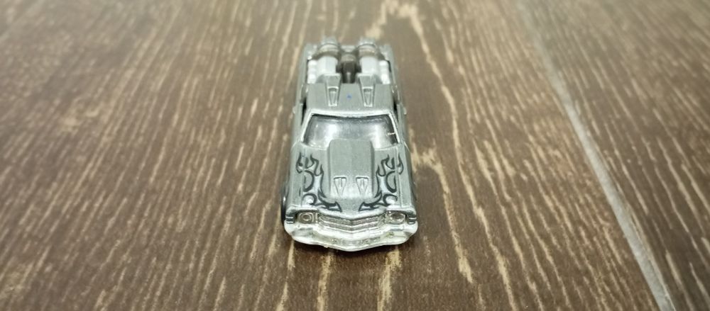 Hotwheels дві машинки 2020 - 2019