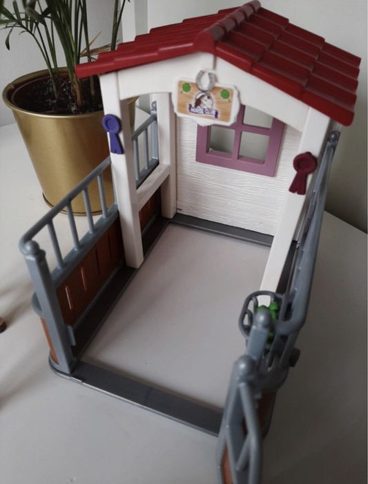 Stajnia boks schleich koń