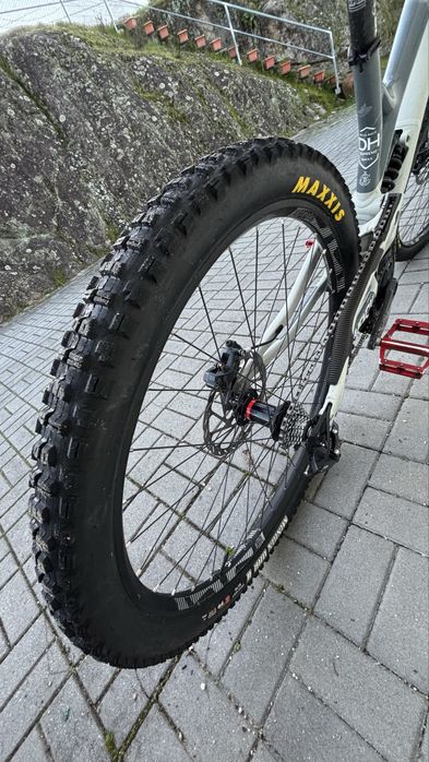Commencal com suspenção nova