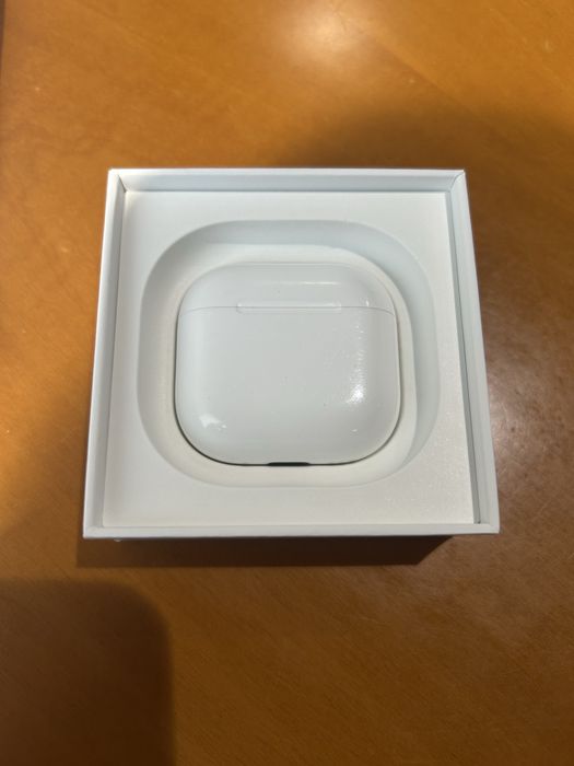Оригінальні навушники Apple AirPods 4