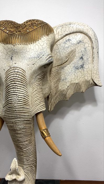 Escultura cabeça de elefante.
