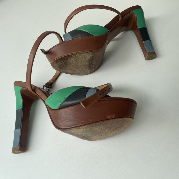 Sapatos abertos com tacão Uterqüe
