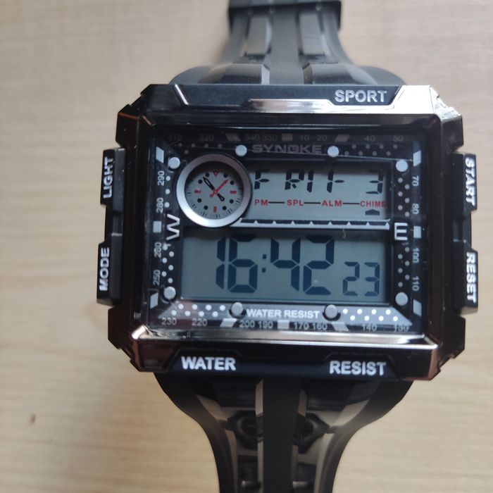 Часы  электронные Synoke