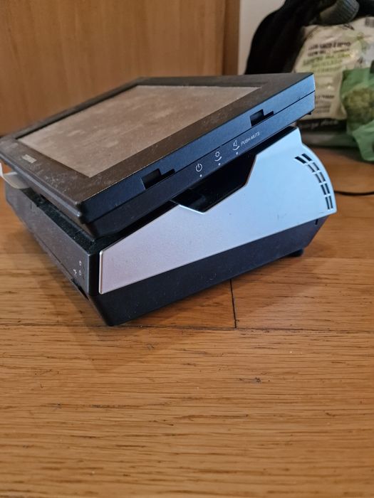 POS Toshiba (ecrã precisa de reparação de 200 eur)