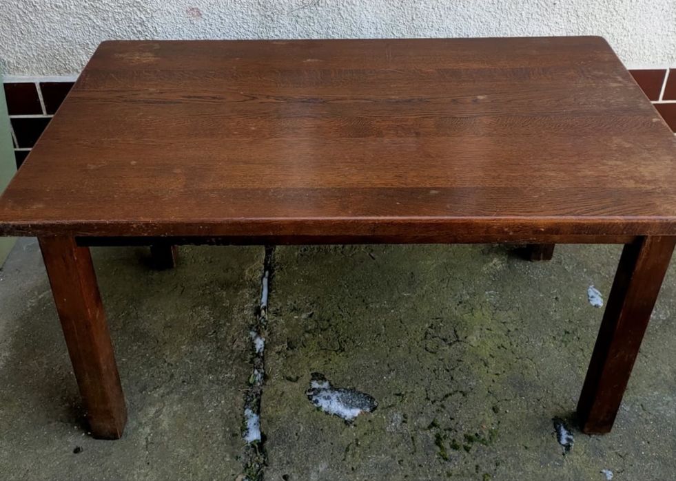 Solidny stół dębowy