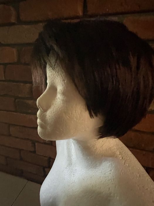 Peruka krotka unisex ciemnobrazowa syntetyczna