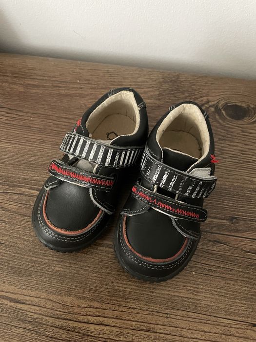 Продам дитячі кросівки для хлопчика