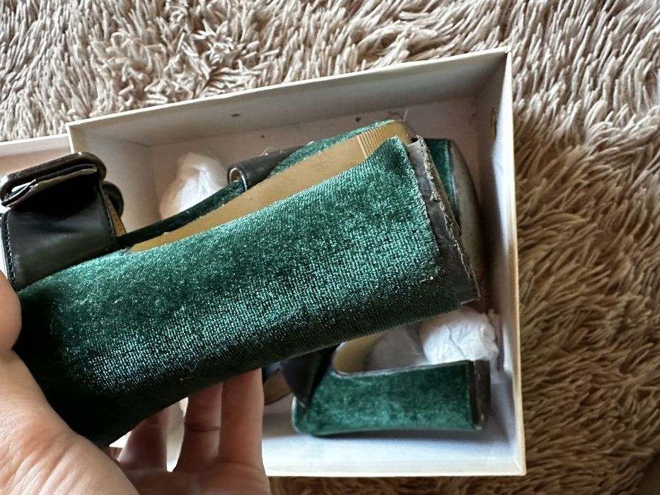 Босоножки черные