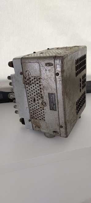 auto-rádio antigo ,studebaber - Philco e prato gira discos Telefunken