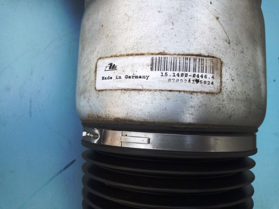 Пневмостойка передняя правая Volkswagen Touareg пневмо стойка права