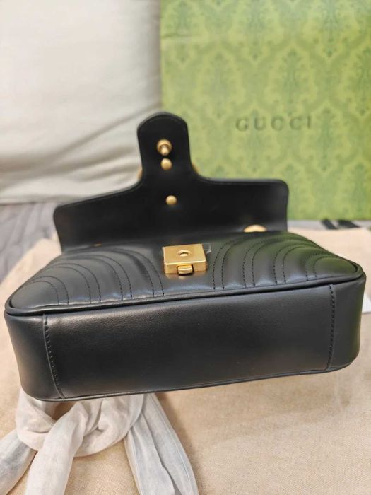 Bolsa de ombro pequena Gucci GG Marmont