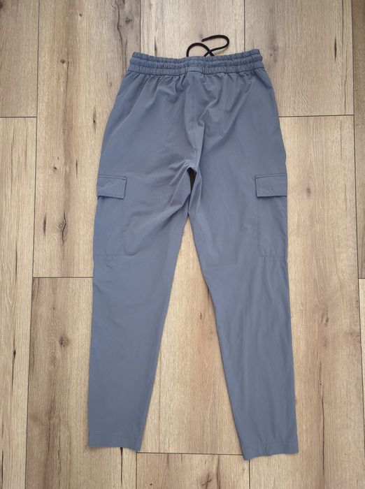 Gymshark męskie spodnie sportowe cargo w rozmiarze M