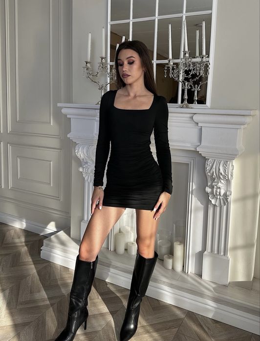 Платье с утяжкой