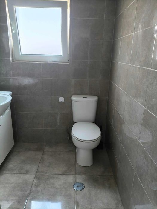 Quarto para arrendar em apt remodelado a 5min do metro para a FCT e Egas Moniz